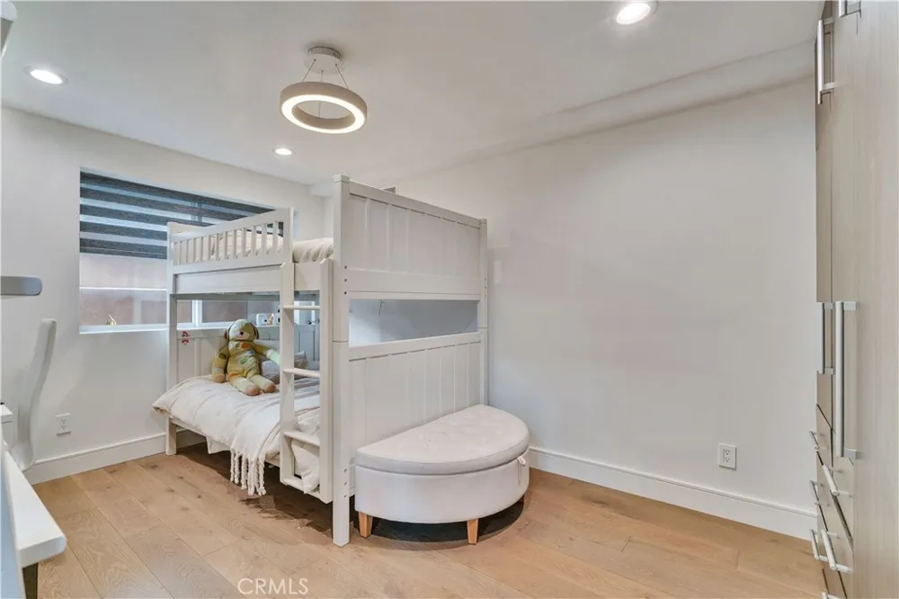 719 1st Place Hermosa Beach, CA 90254