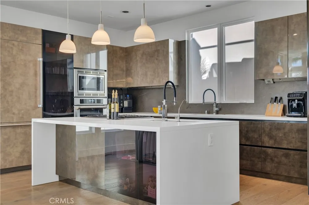 719 1st Place Hermosa Beach, CA 90254