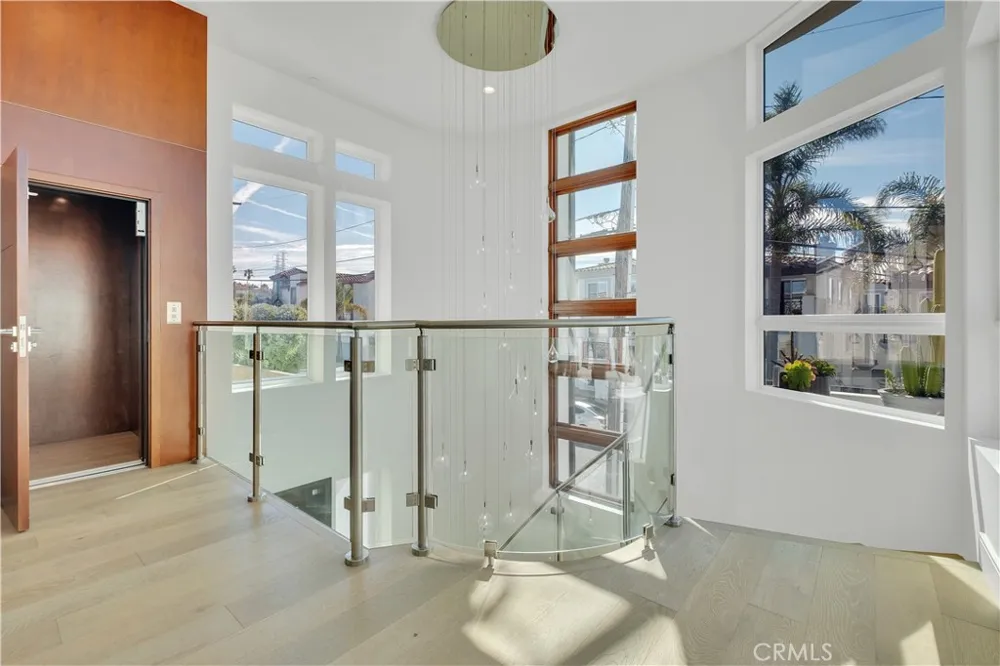 719 1st Place Hermosa Beach, CA 90254