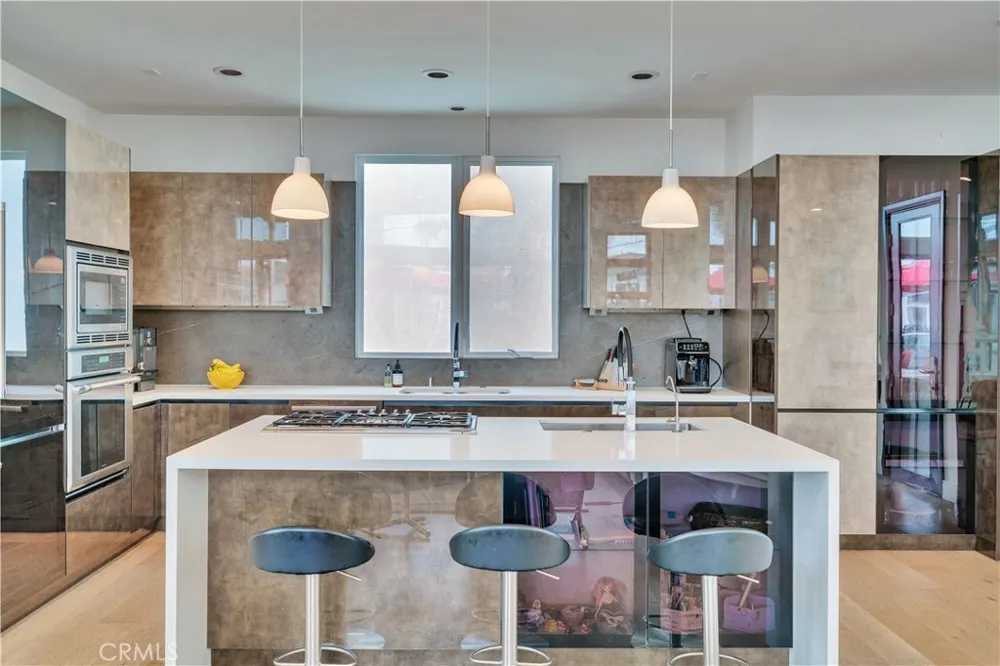 719 1st Place Hermosa Beach, CA 90254