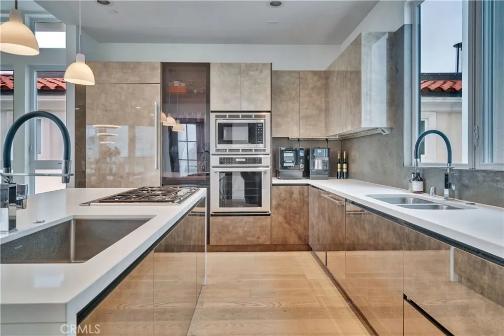 719 1st Place Hermosa Beach, CA 90254