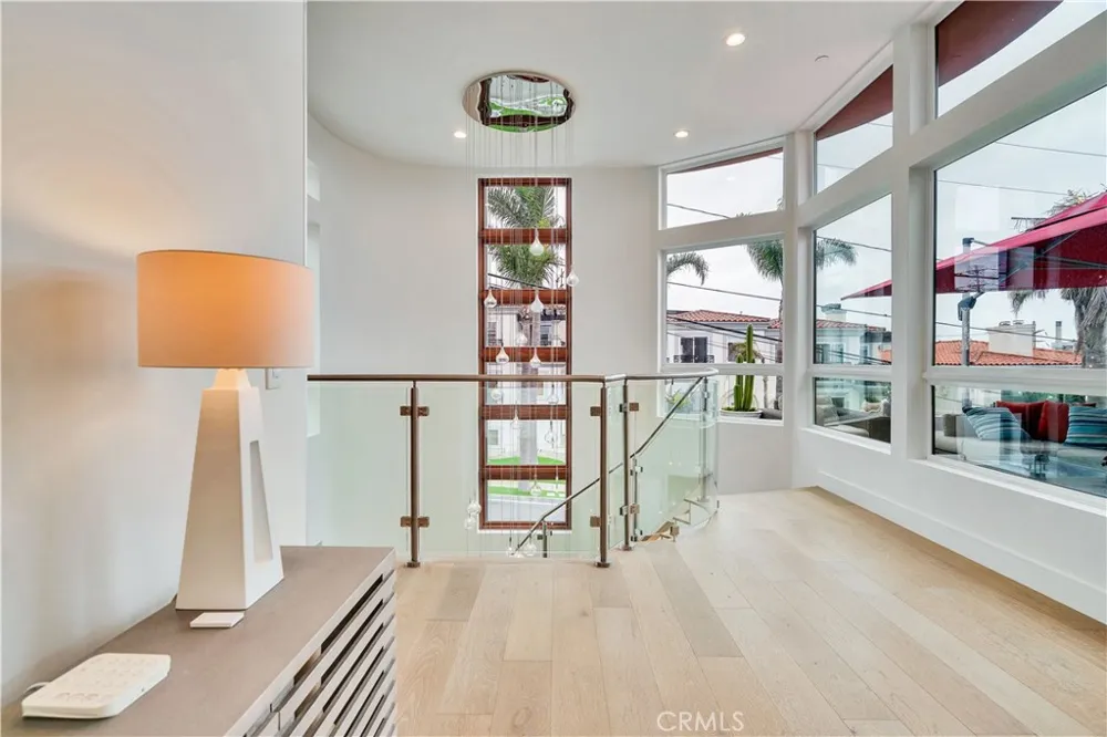 719 1st Place Hermosa Beach, CA 90254