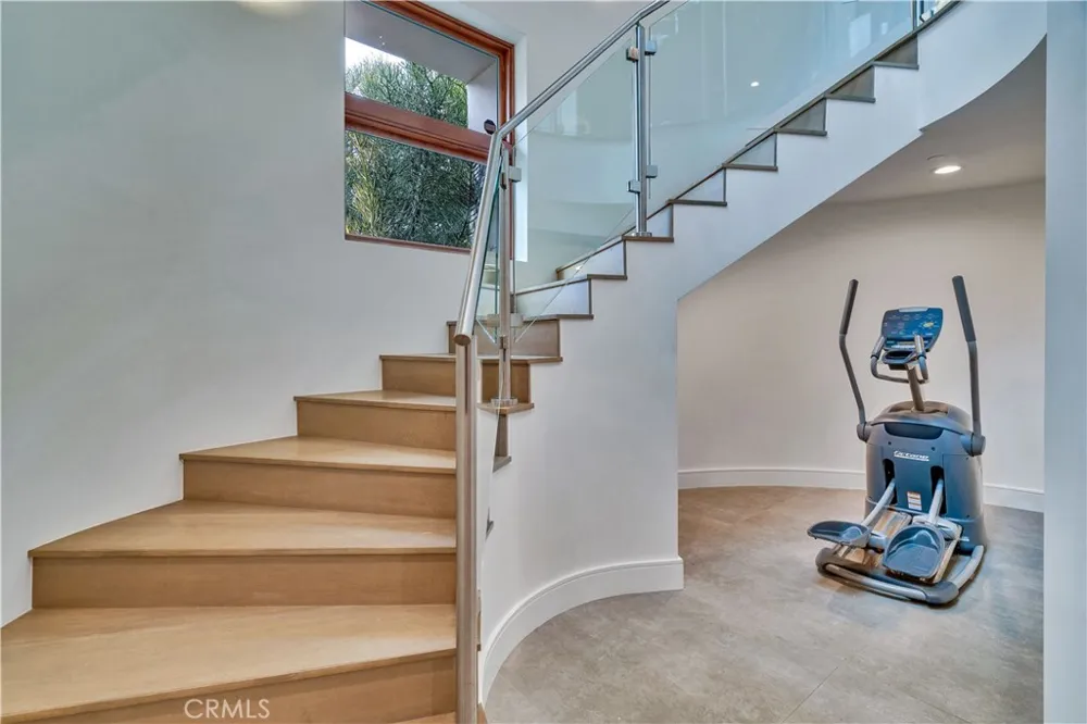 719 1st Place Hermosa Beach, CA 90254