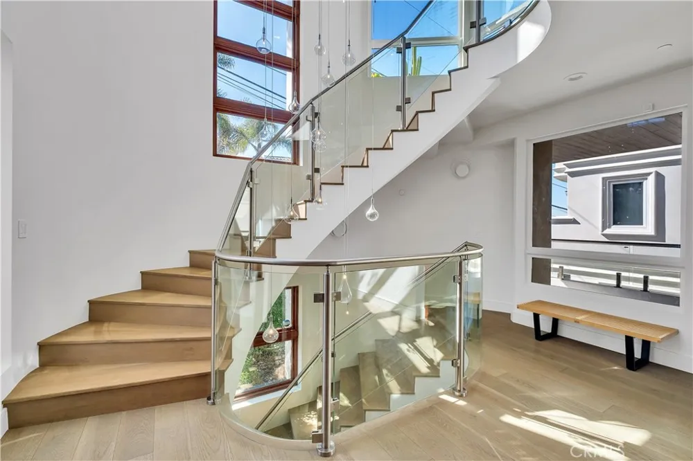 719 1st Place Hermosa Beach, CA 90254