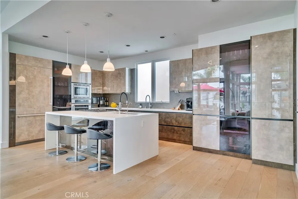 719 1st Place Hermosa Beach, CA 90254