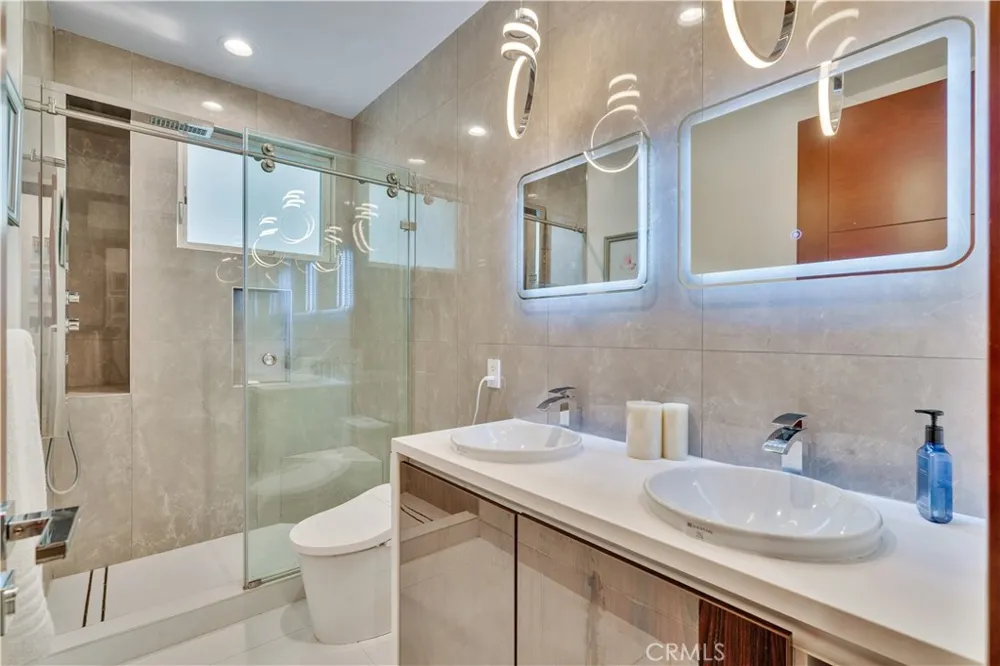 719 1st Place Hermosa Beach, CA 90254