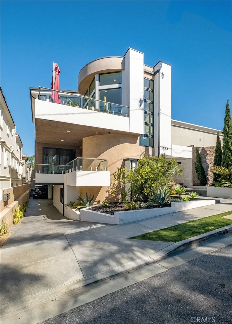 719 1st Place Hermosa Beach, CA 90254