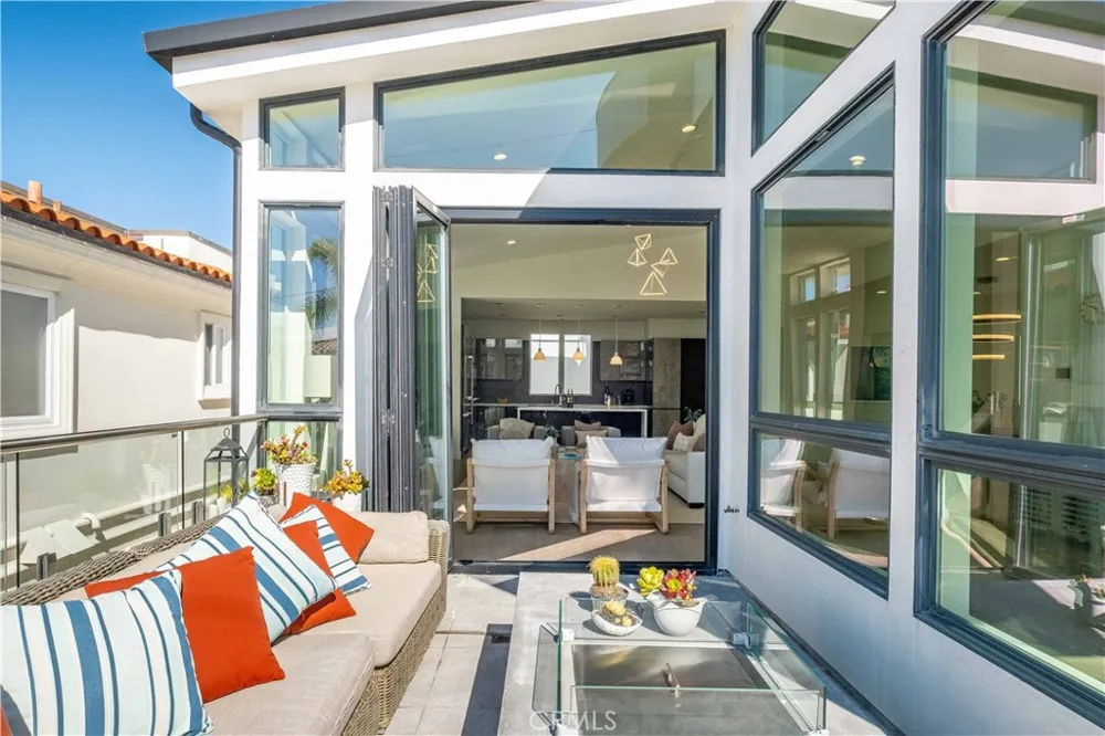 719 1st Place Hermosa Beach, CA 90254