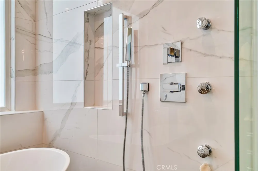 719 1st Place Hermosa Beach, CA 90254