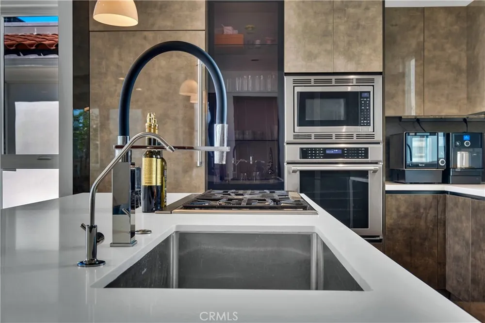 719 1st Place Hermosa Beach, CA 90254