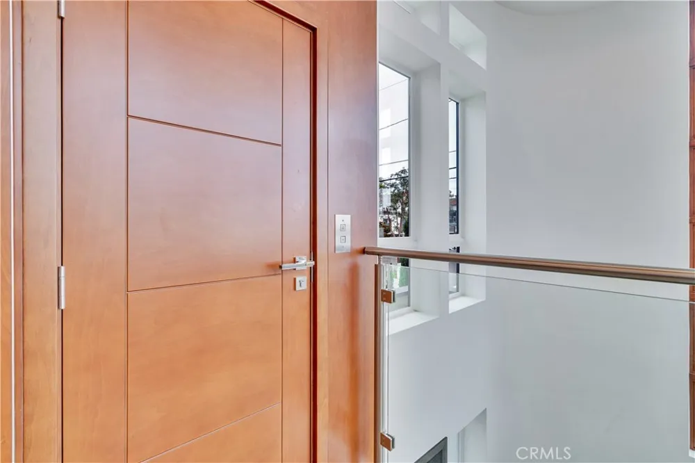 719 1st Place Hermosa Beach, CA 90254