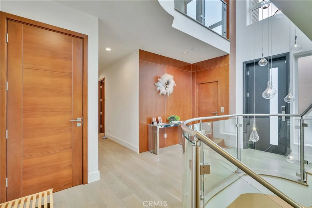 719 1st Place Hermosa Beach, CA 90254