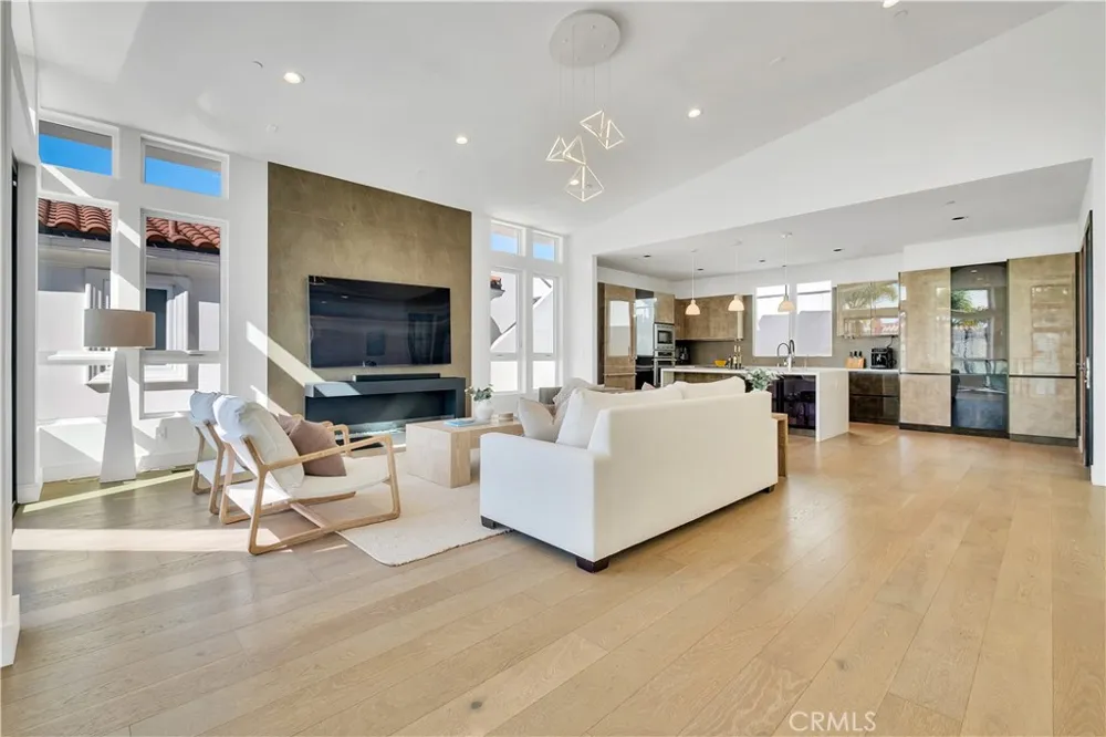 719 1st Place Hermosa Beach, CA 90254