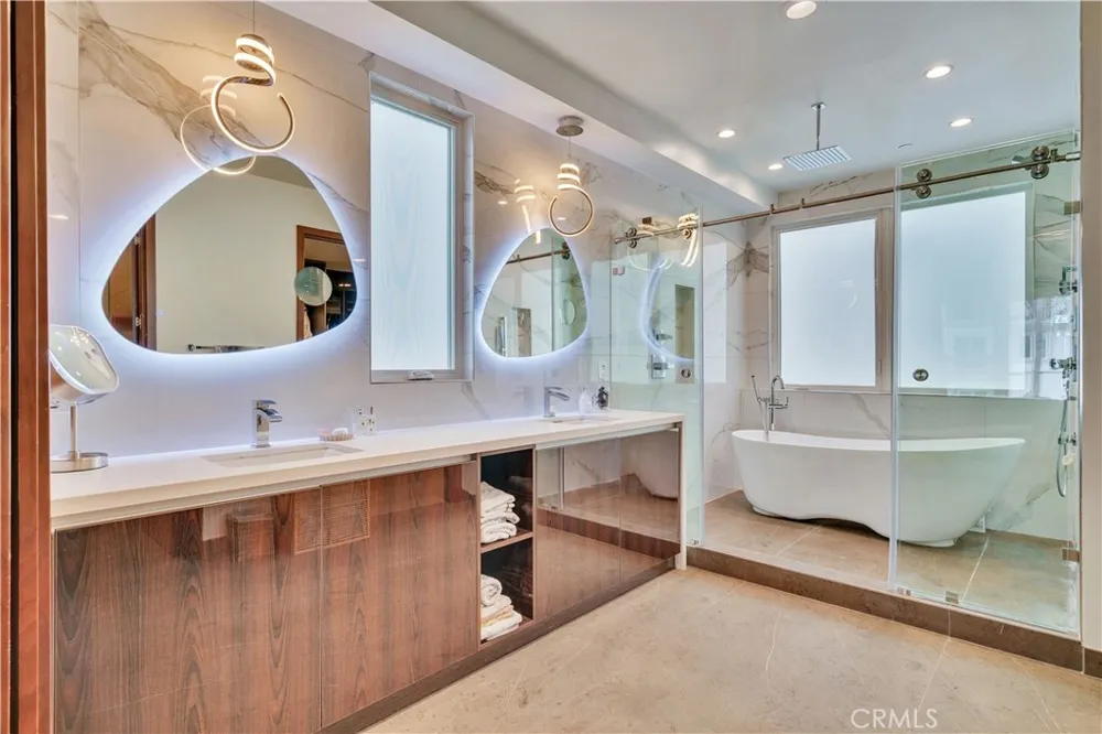 719 1st Place Hermosa Beach, CA 90254