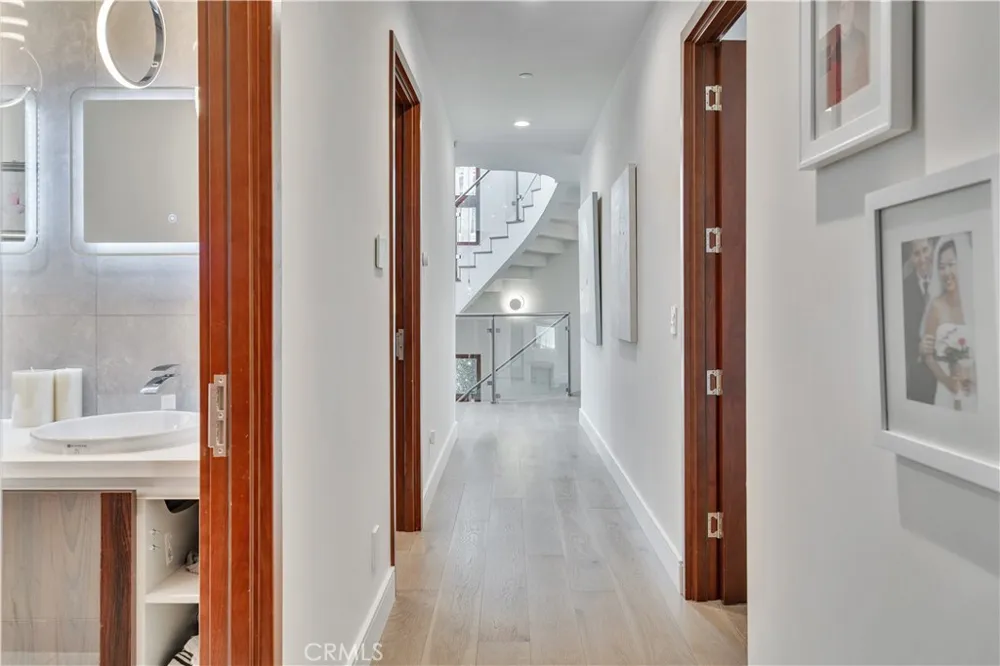 719 1st Place Hermosa Beach, CA 90254