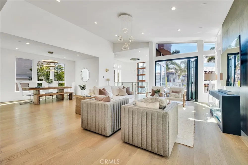 719 1st Place Hermosa Beach, CA 90254