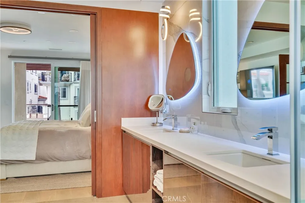 719 1st Place Hermosa Beach, CA 90254