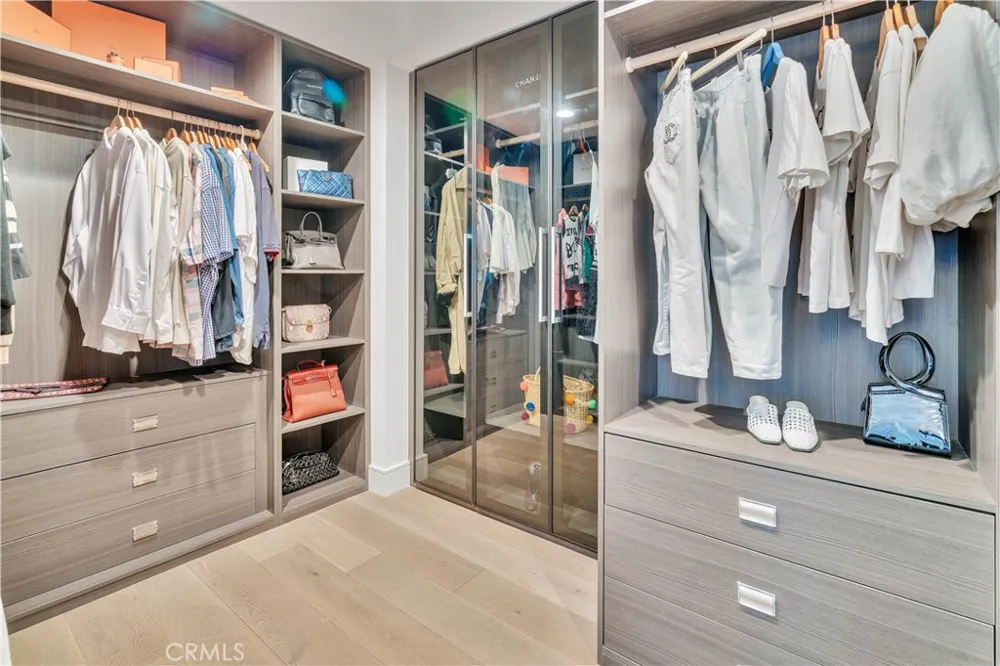 719 1st Place Hermosa Beach, CA 90254