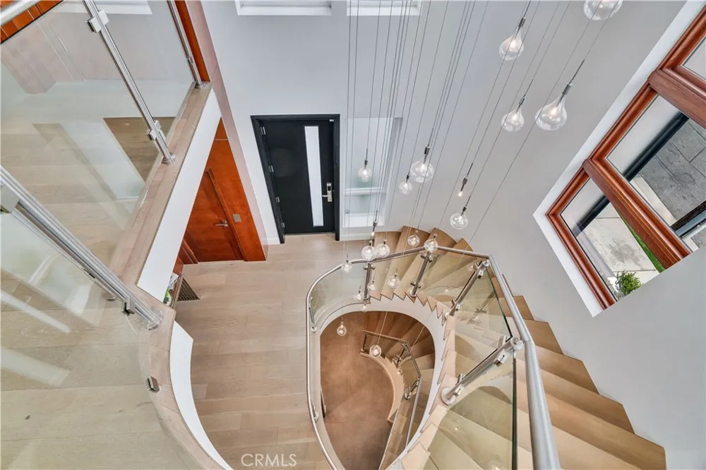 719 1st Place Hermosa Beach, CA 90254