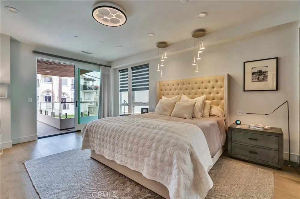 719 1st Place Hermosa Beach, CA 90254