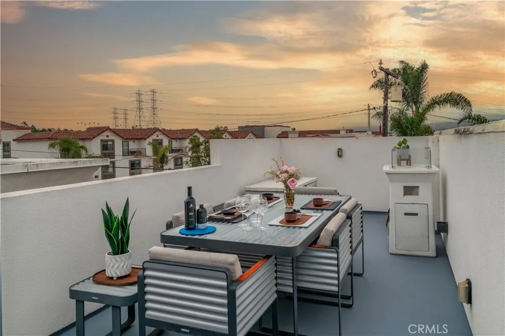 719 1st Place Hermosa Beach, CA 90254
