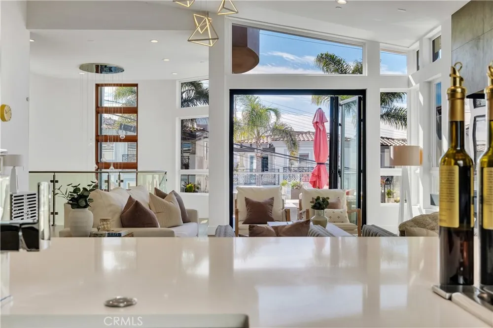 719 1st Place Hermosa Beach, CA 90254