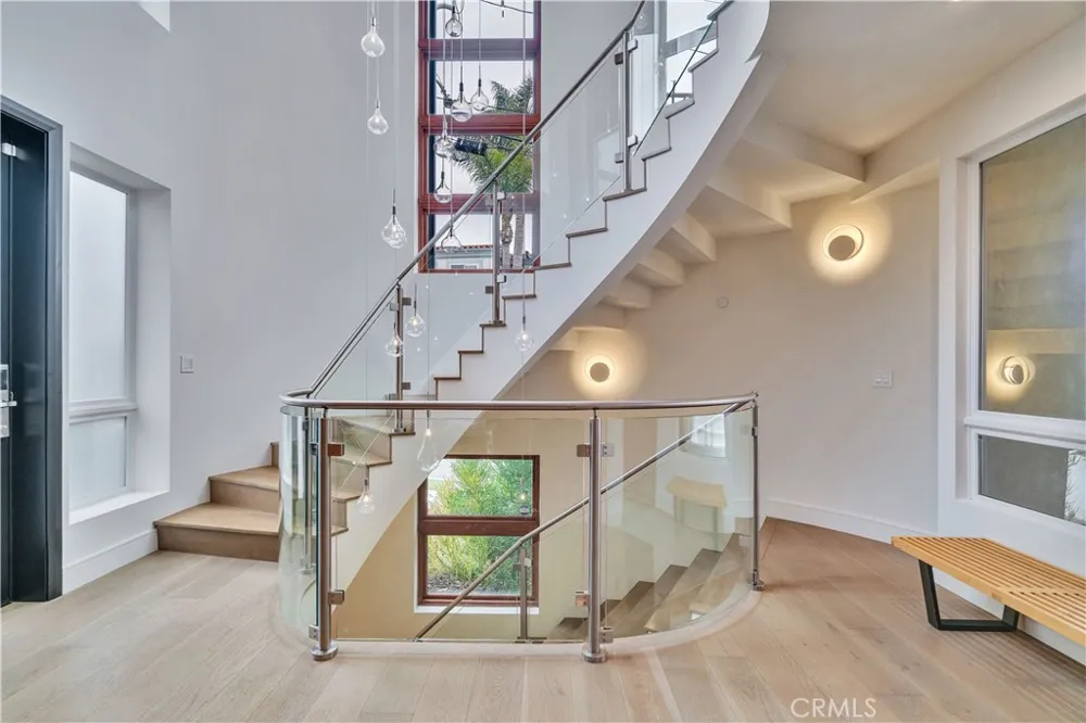 719 1st Place Hermosa Beach, CA 90254