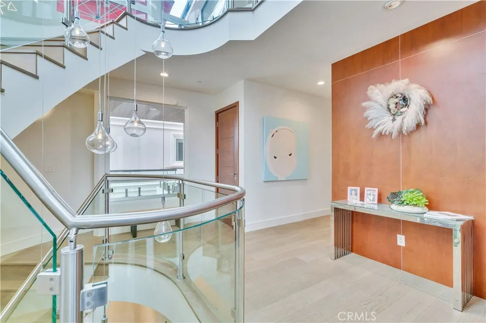 719 1st Place Hermosa Beach, CA 90254