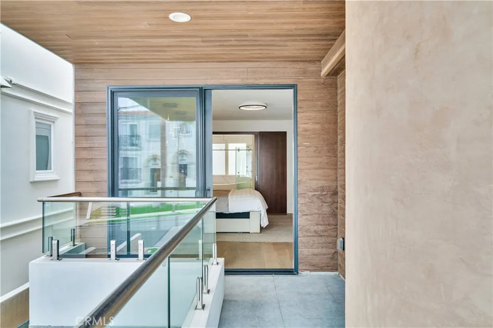 719 1st Place Hermosa Beach, CA 90254