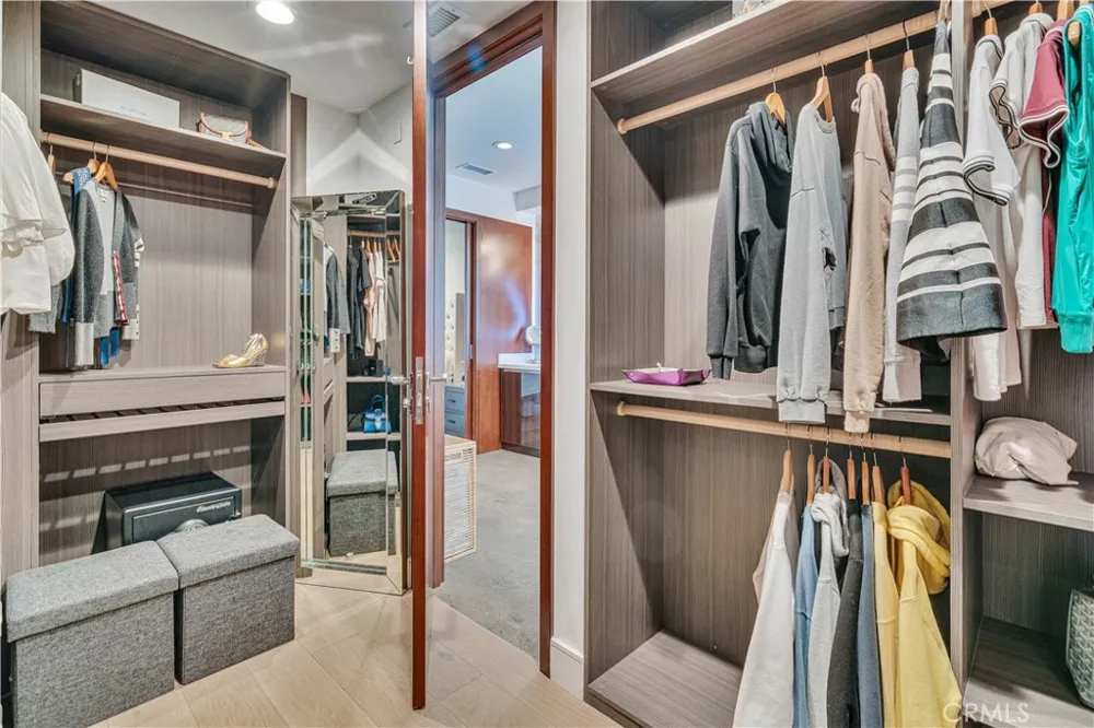 719 1st Place Hermosa Beach, CA 90254