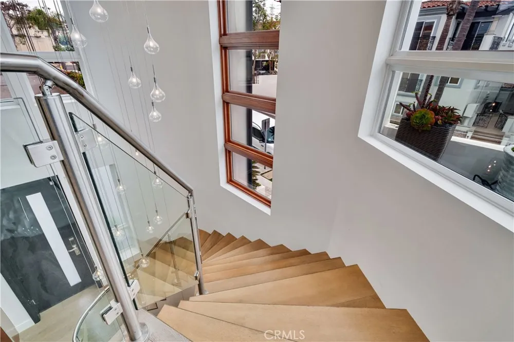 719 1st Place Hermosa Beach, CA 90254
