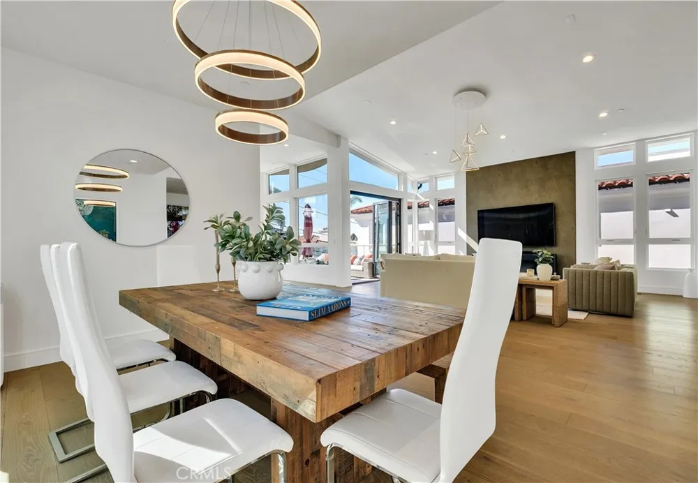 719 1st Place Hermosa Beach, CA 90254