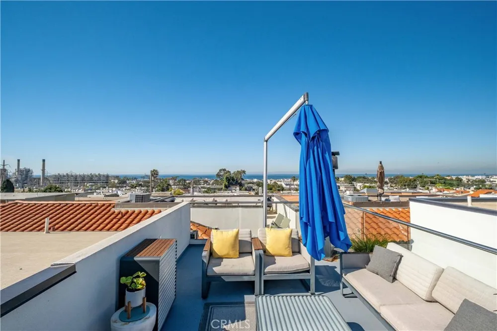 719 1st Place Hermosa Beach, CA 90254