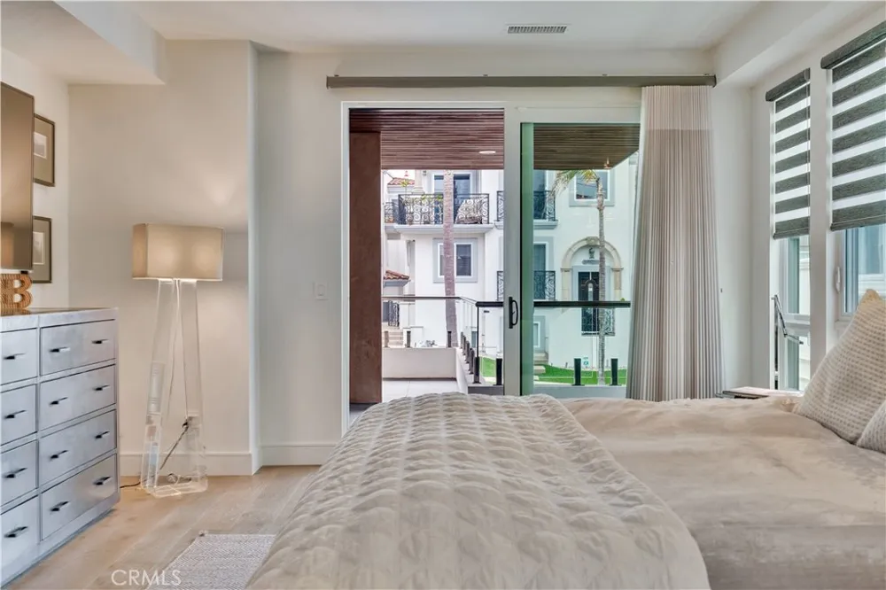 719 1st Place Hermosa Beach, CA 90254