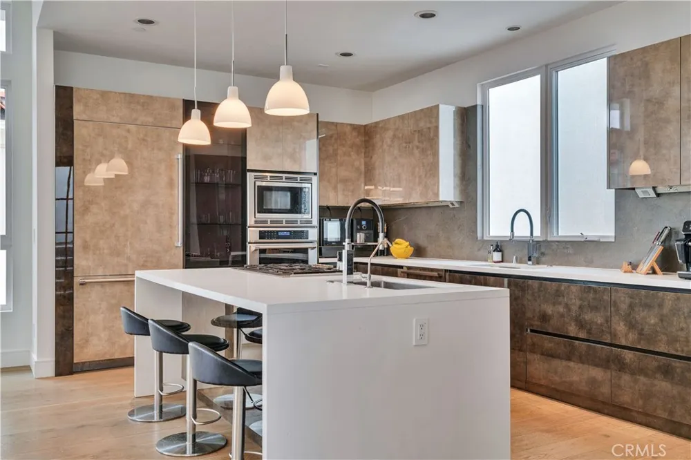 719 1st Place Hermosa Beach, CA 90254