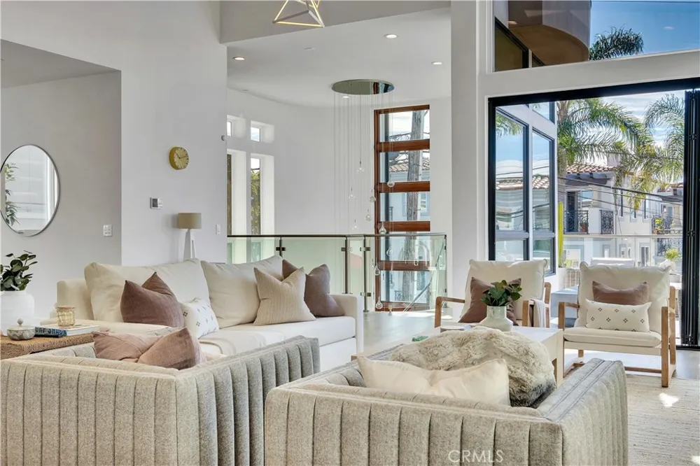 719 1st Place Hermosa Beach, CA 90254
