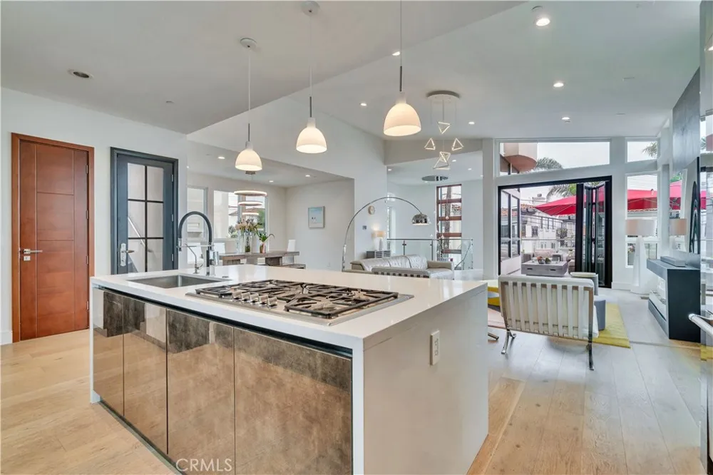 719 1st Place Hermosa Beach, CA 90254