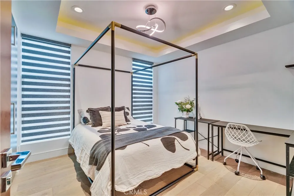 719 1st Place Hermosa Beach, CA 90254