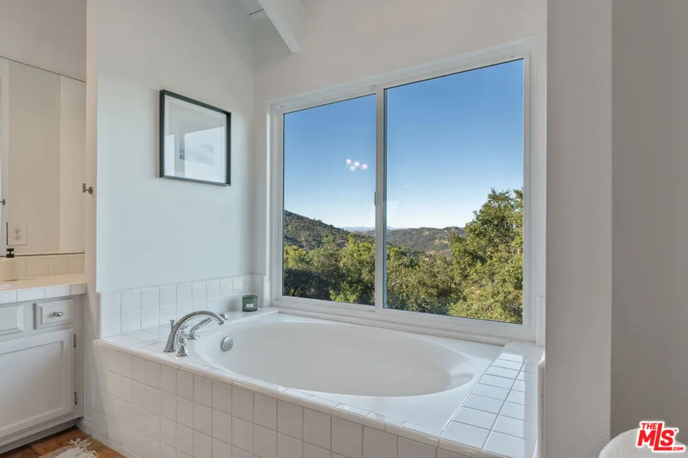 20675 Medley Lane Topanga, CA 90290