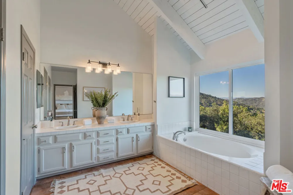20675 Medley Lane Topanga, CA 90290