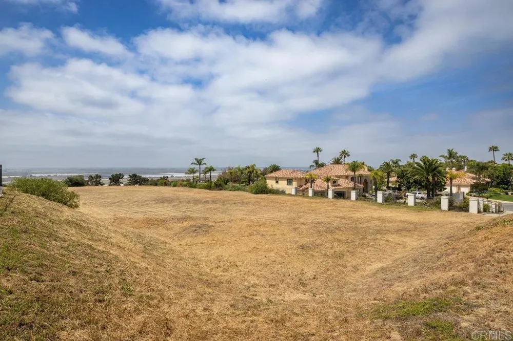 1009 Corte Barroso Camarillo, CA 93010