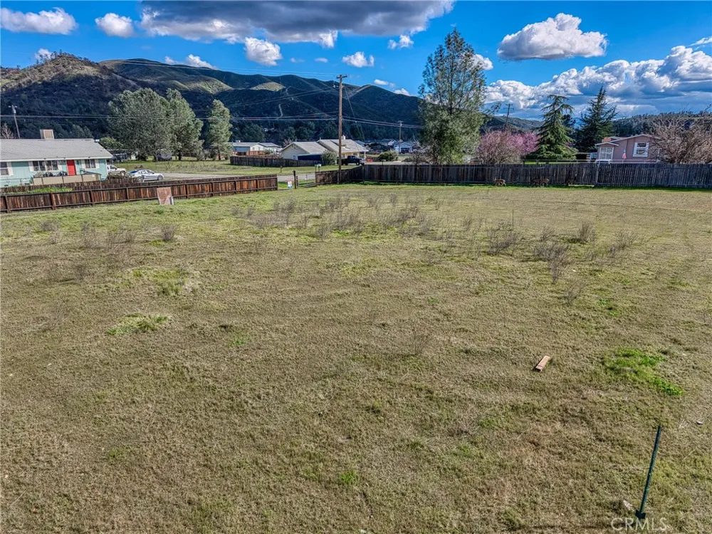 2605 Spring Valley Clearlake Oaks, CA 95423