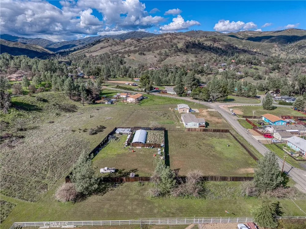 2605 Spring Valley Clearlake Oaks, CA 95423