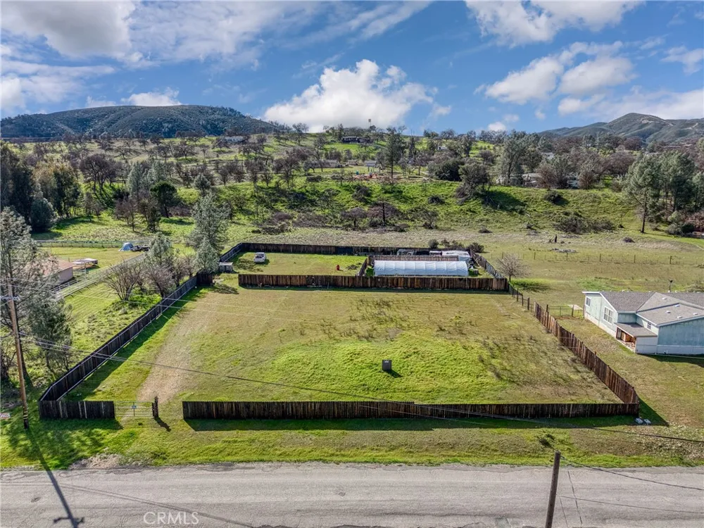 2605 Spring Valley Clearlake Oaks, CA 95423
