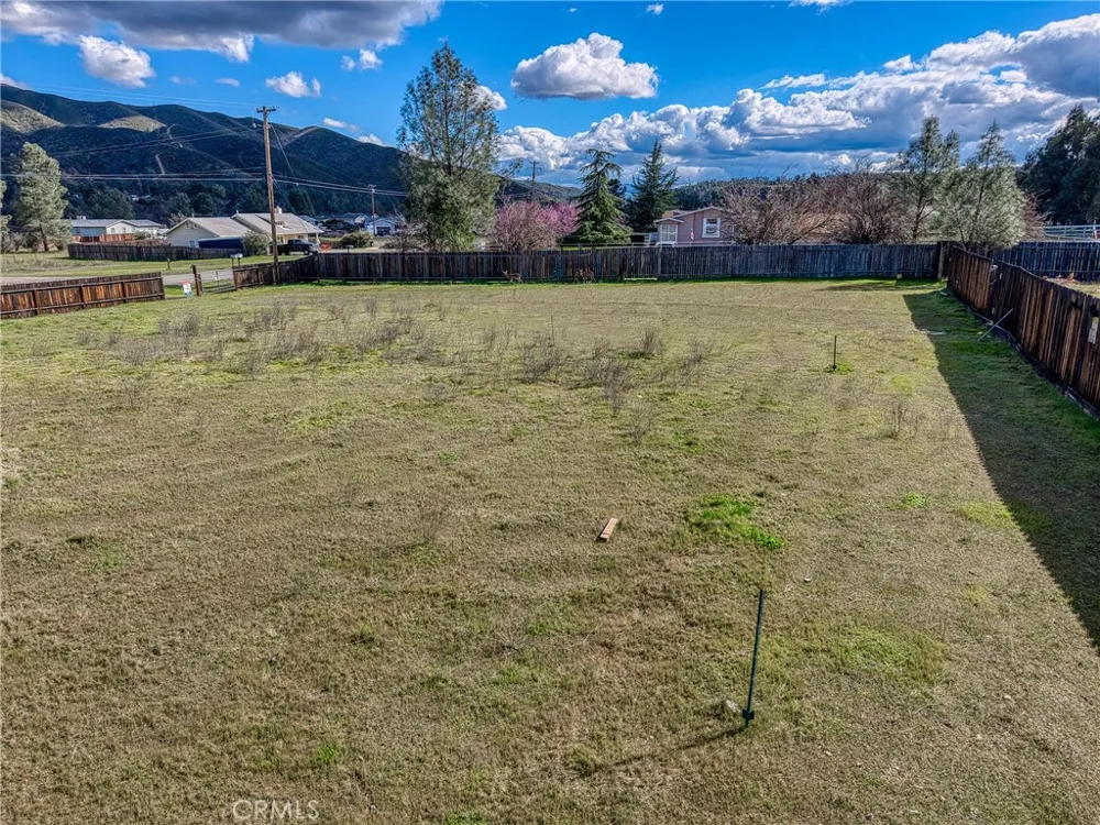 2605 Spring Valley Clearlake Oaks, CA 95423