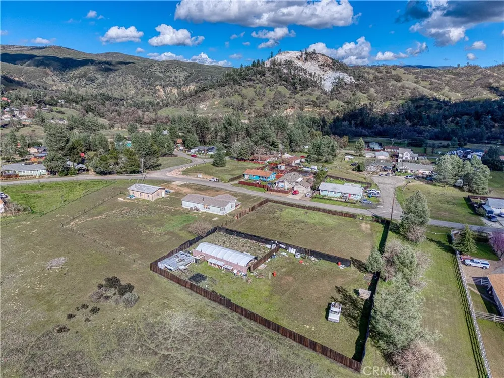2605 Spring Valley Clearlake Oaks, CA 95423