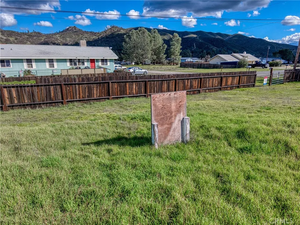 2605 Spring Valley Clearlake Oaks, CA 95423