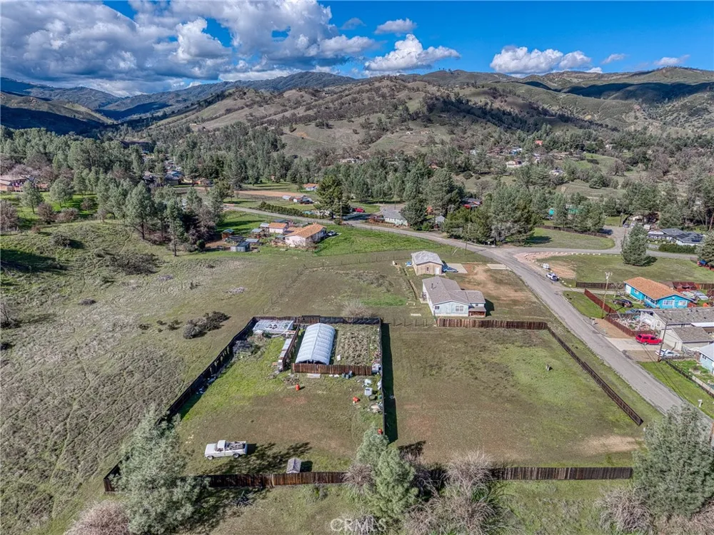 2605 Spring Valley Clearlake Oaks, CA 95423