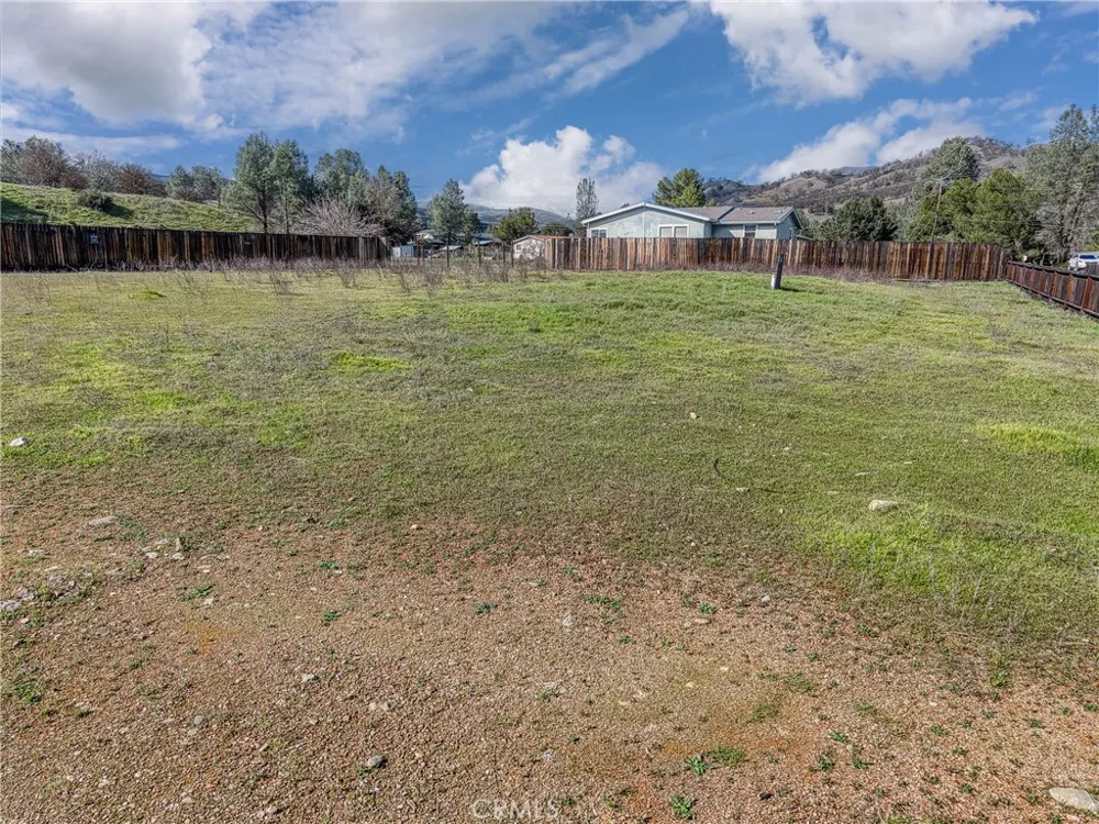 2605 Spring Valley Clearlake Oaks, CA 95423