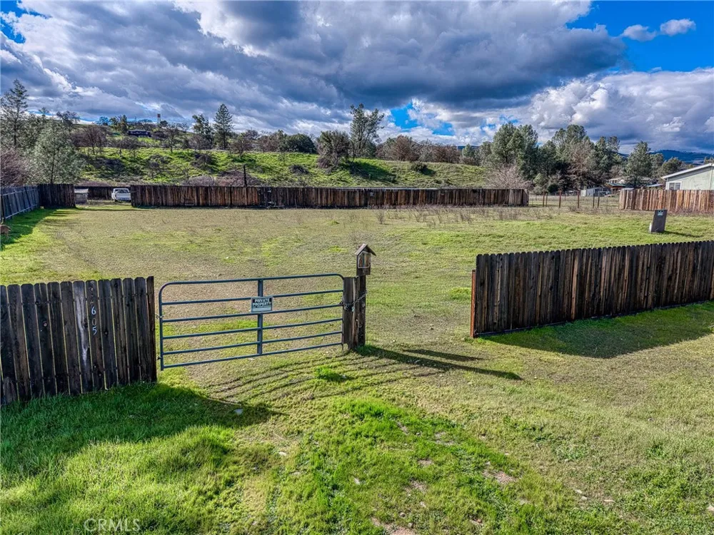 2605 Spring Valley Clearlake Oaks, CA 95423